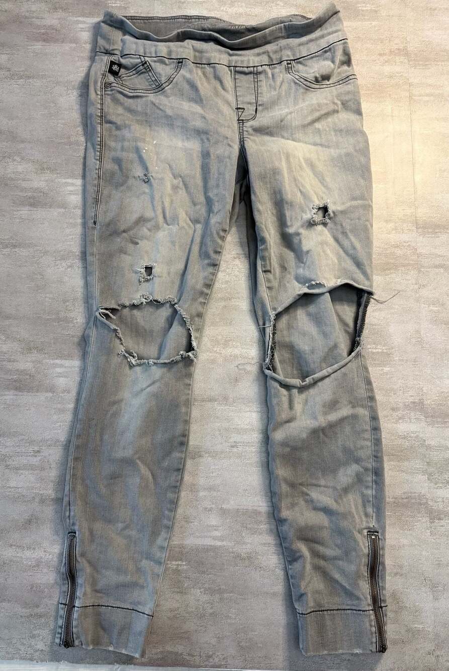 Rock & Republic Fever Distressed Grey Pull-On Denim Leggings